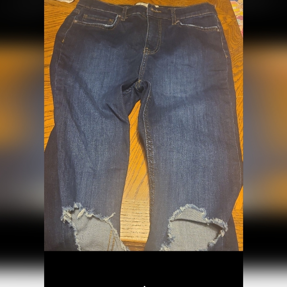 Free people skinny jeans size 29 Holes In knees